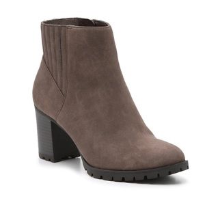 Kelly & Katie Yona Chelsea Boot